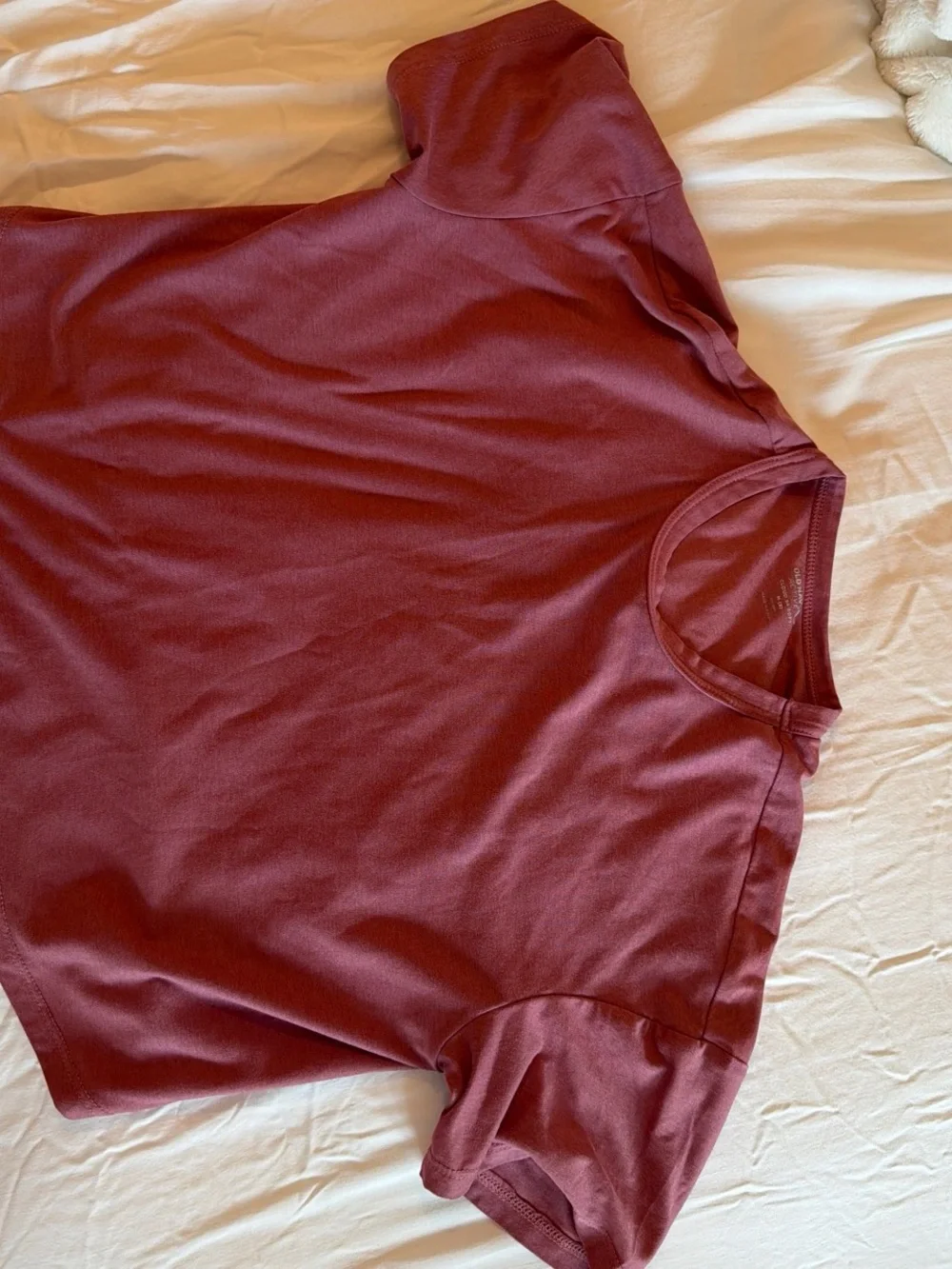 Old Navy Short Sleeve Crewneck Tee in Burgundy